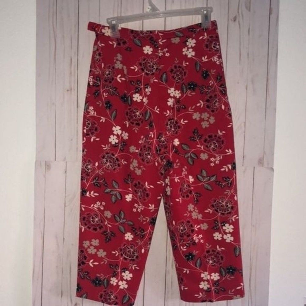 Briggs Capri floral vivid red womens pants size petite 8